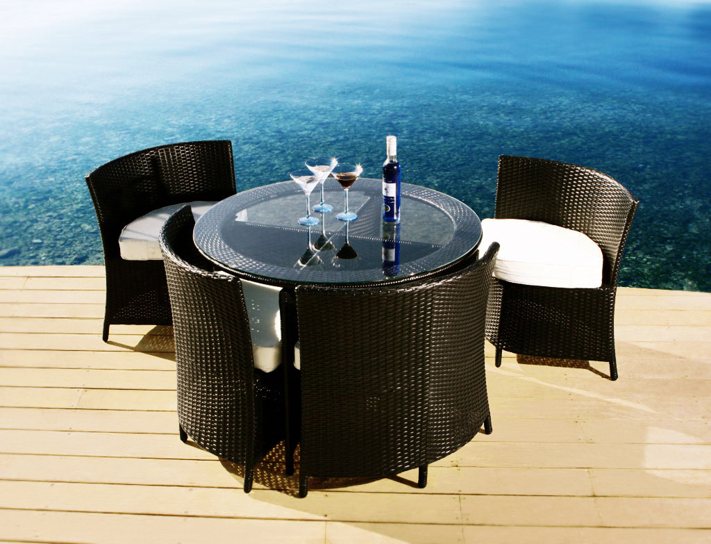 Conjunto FIDJI- 4 sillas y 1 mesa