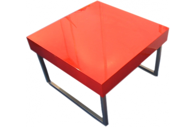 Mesa de sal&oacute;n cuadrara MORGAN lacada roja