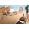 Mesa Gilmore de roble macizo y de color roble claro