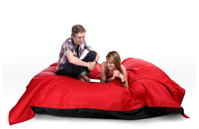 Puf gigante de dise&ntilde;o negro y rojo FAMILY MILIBAG