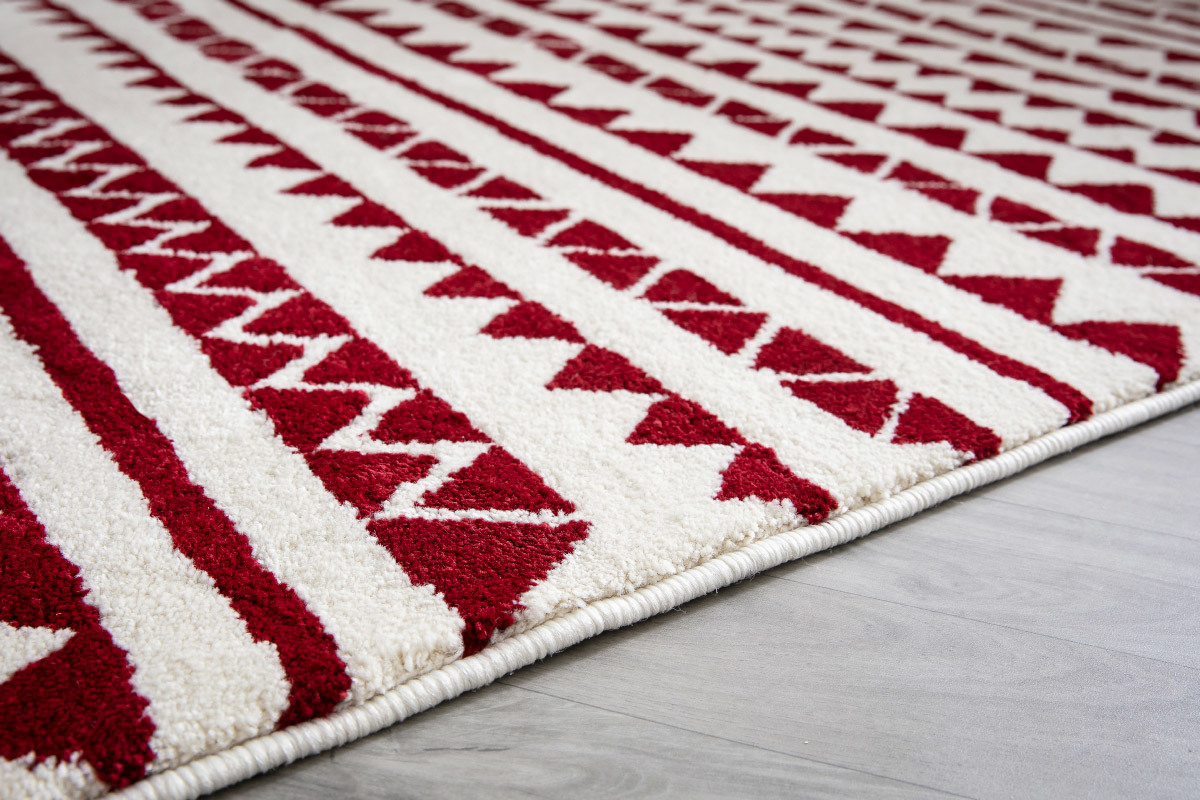 Alfombra con motivos grficos rojo 120 x 170 cm TAYA