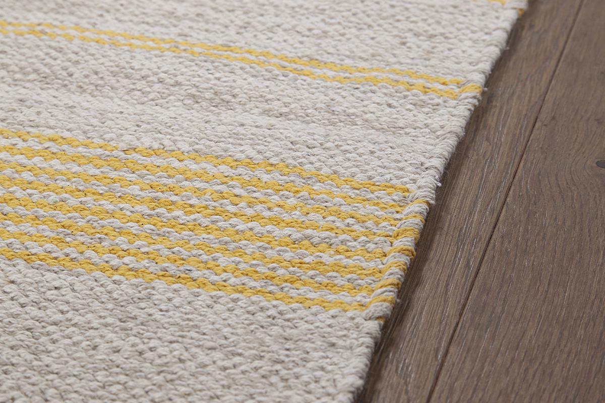 Alfombra rectangular beige con rayas amarillas 140 x 200 cm CABOURG