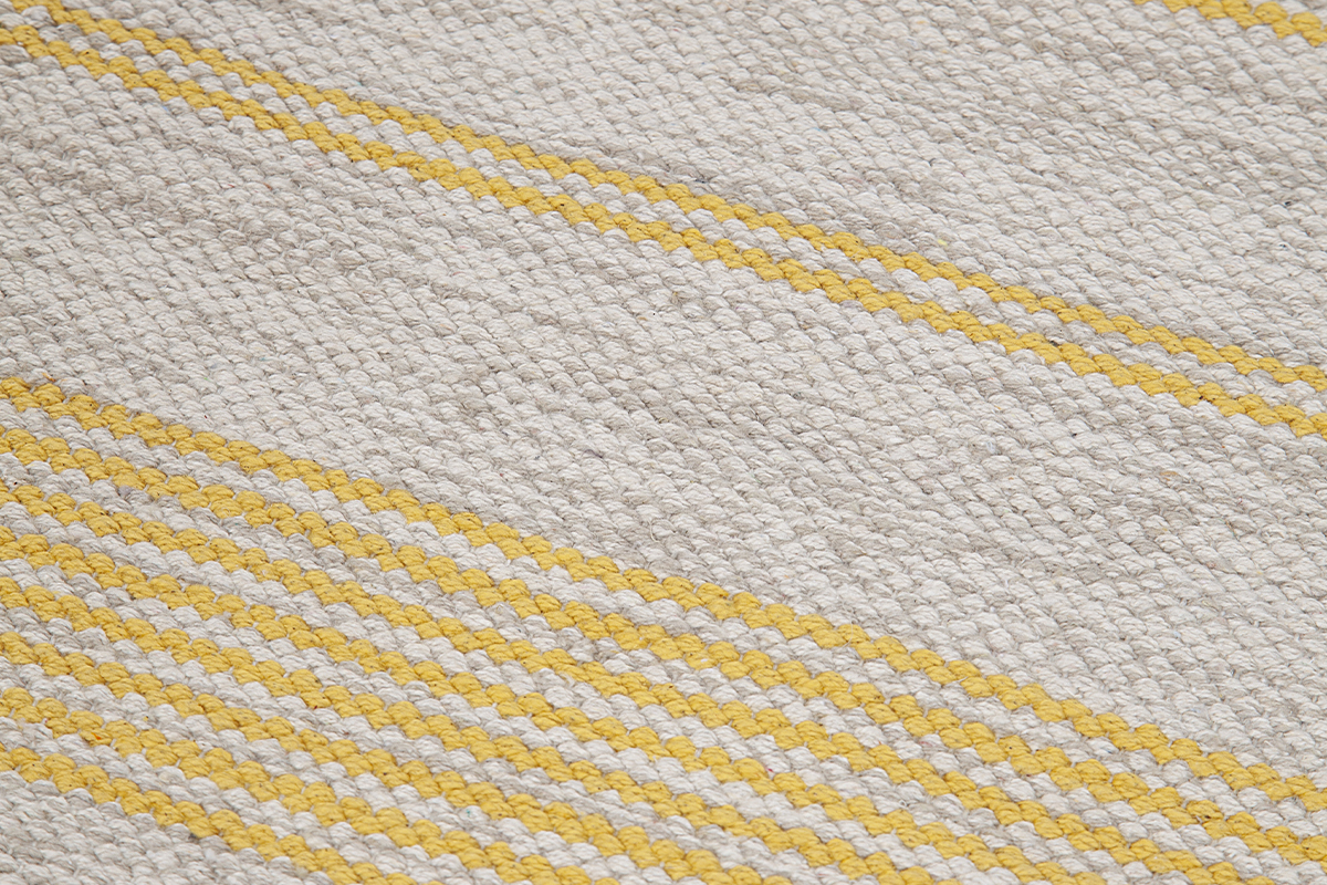 Alfombra rectangular beige con rayas amarillas 140 x 200 cm CABOURG