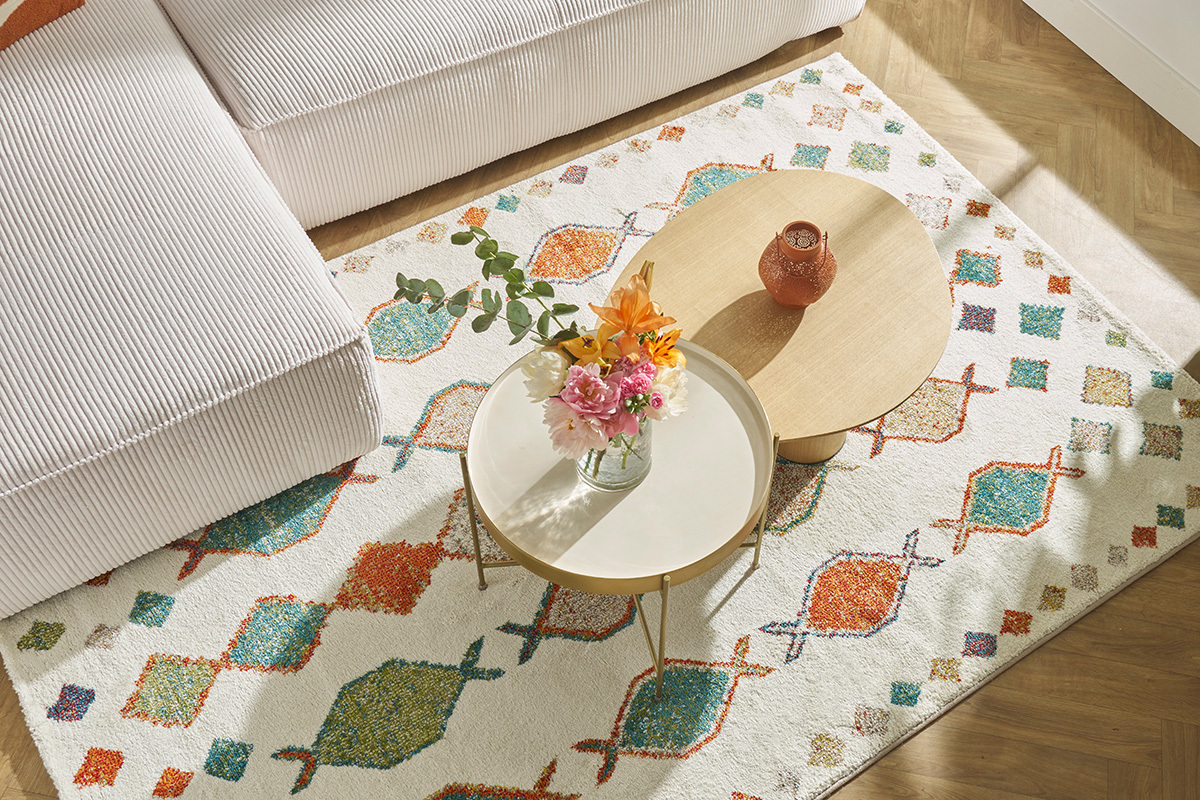 Alfombra rectangular beige de inspiración bereber con motivos multicolores 160 x 230 cm NAMI