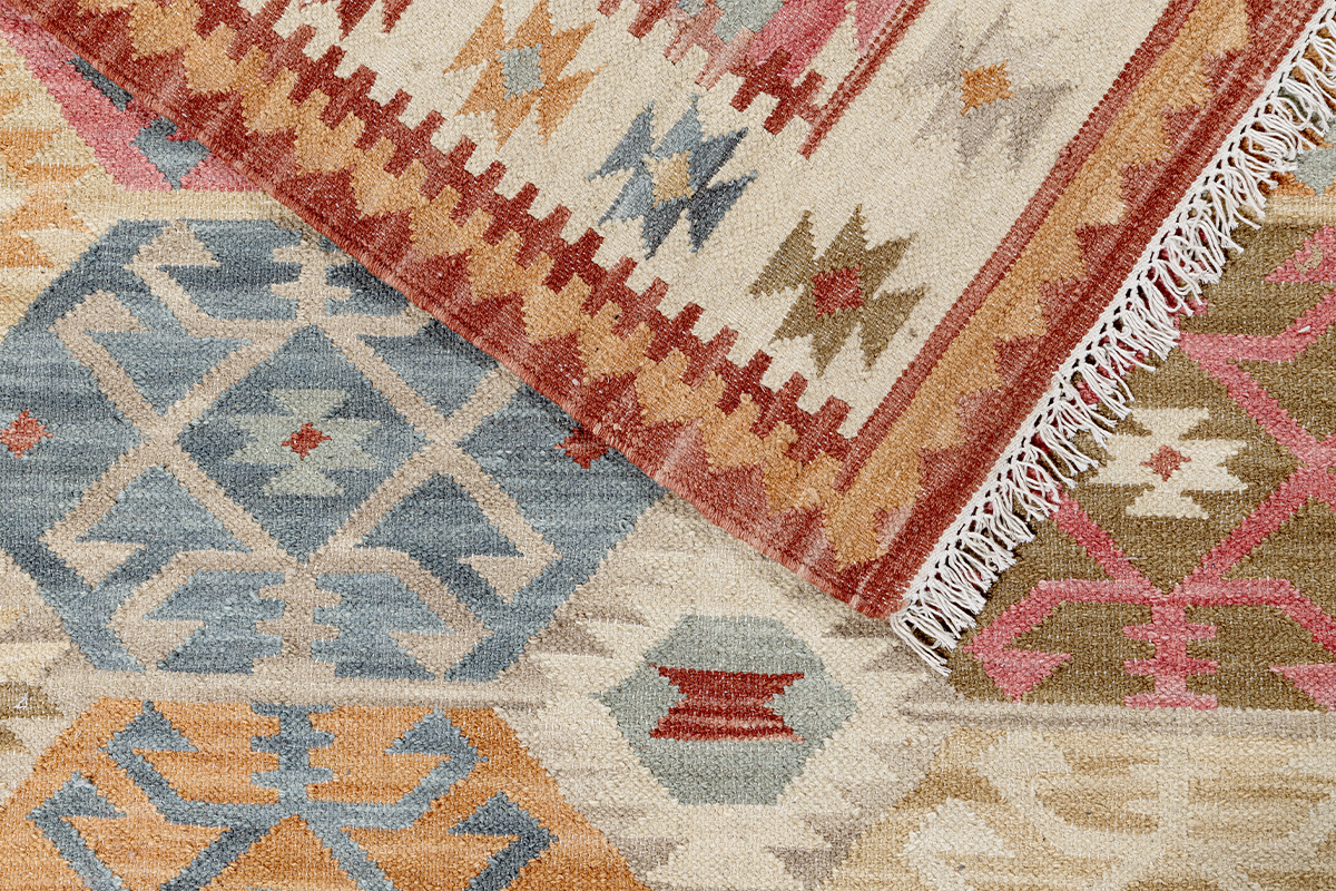 Alfombra bereber multicolor 160x230 cm MOHA, vista superior ampliada con patrones geom�tricos.