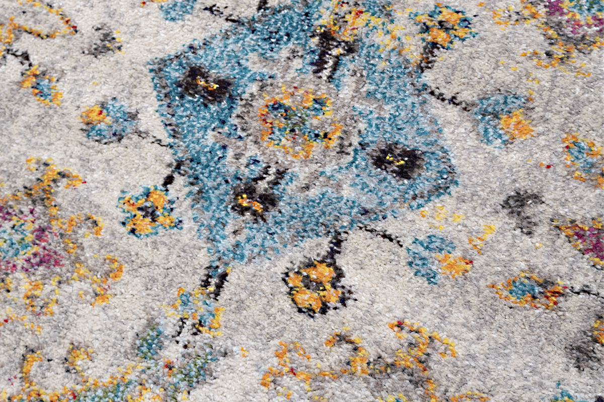 Primer plano del patr�n multicolor de la alfombra rectangular DULCE.