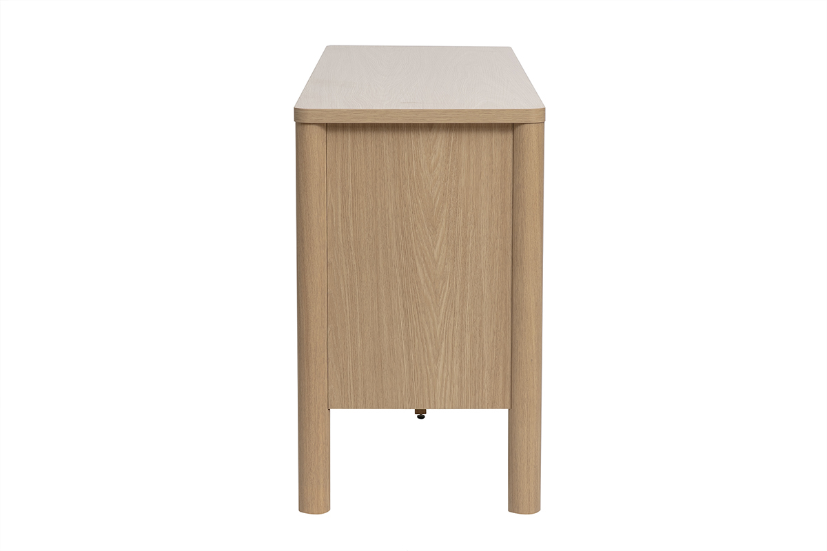 Aparador de madera de roble claro, vista de perfil, con tres puertas y cuatro patas cil�ndricas.
