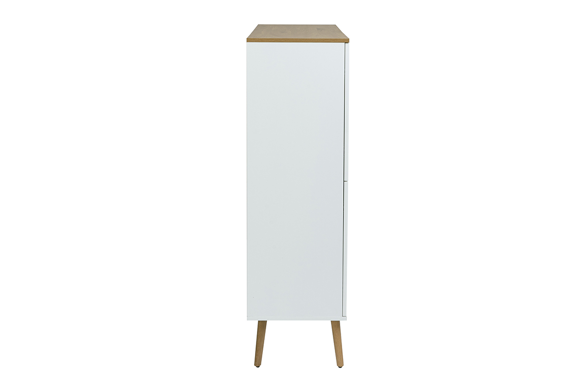 Aparador alto escandinavo blanco con tablero de roble claro, vista de perfil, patas de madera maciza.