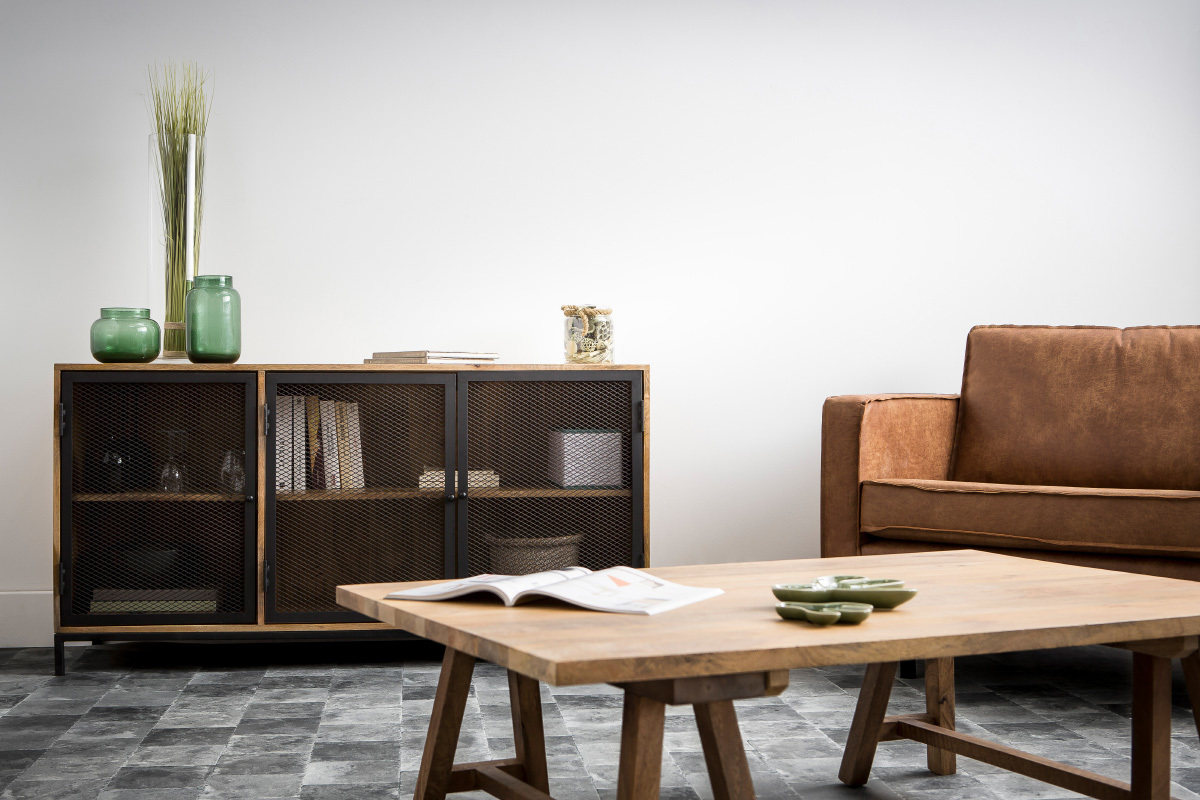Aparador bajo industrial en madera de mango y metal perforado RACK
