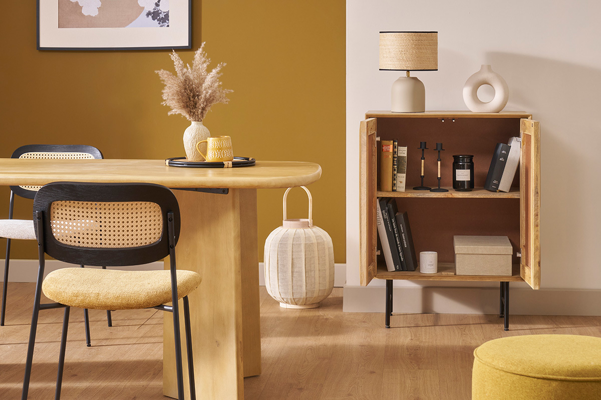 Aparador de madera maciza de mango con grabados y metal negro, 2 puertas 70 cm AGRA