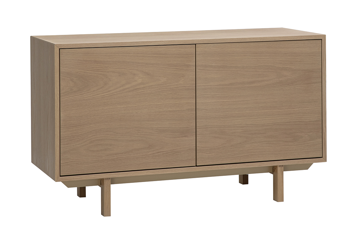 Aparador escandinavo de madera clara con 2 puertas, vista de 3/4, dimensiones L120 cm.