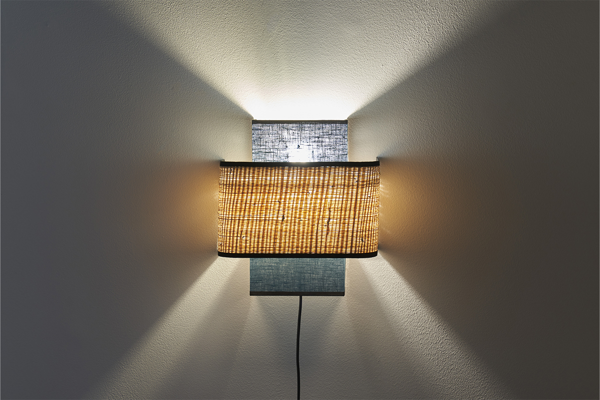 Aplique de pared de lino azul pavo y rafia TERA