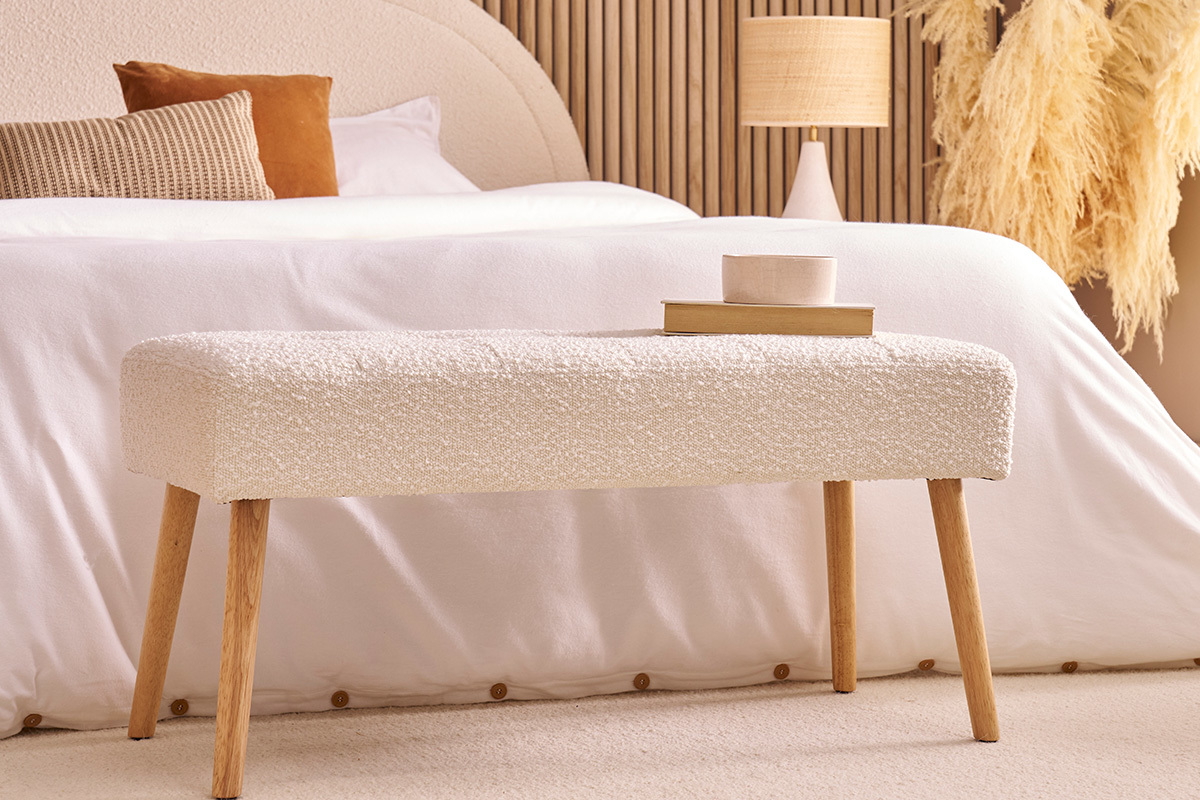 Banco nrdico capiton de borreguillo blanco y madera clara 96 cm GUESTA