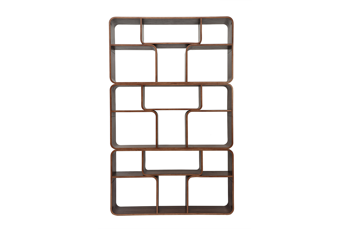 Biblioteca abierta de madera oscura de nogal con casilleros de tama�os variados, vista frontal.