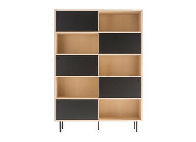 Biblioteca moderna en madera con puertas correderas negras DOMINO