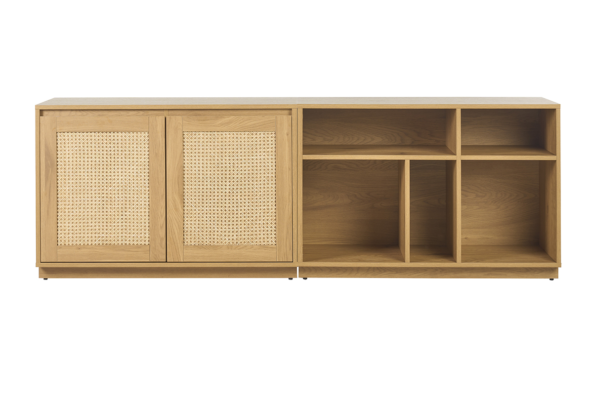 Buffet de madera clara con rejilla de rat�n, 2 puertas, L192 cm, nichos abiertos, vista frontal.