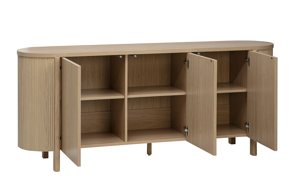 Aparador de madera de roble claro con acabado redondeado, tres puertas abiertas, con estantes internos.