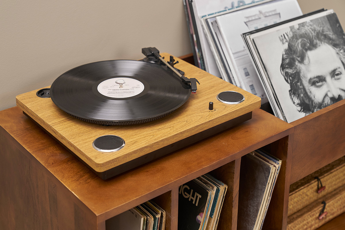 Buffet de almacenamiento de vinilos en madera de mango masivo teido y metal L90 cm BOOGIE