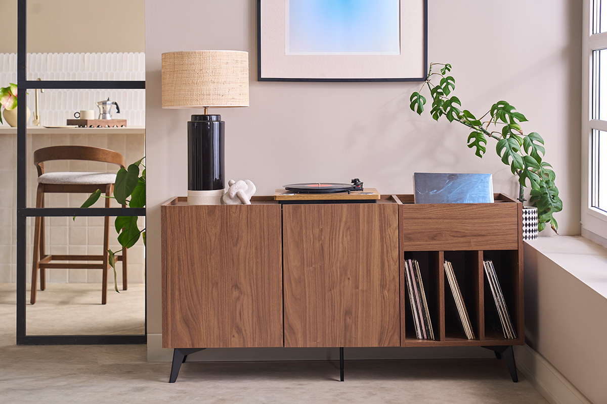 Buffet de almacenamiento para vinilos en madera oscura acabado en nogal y metal negro L140 cm SEDA