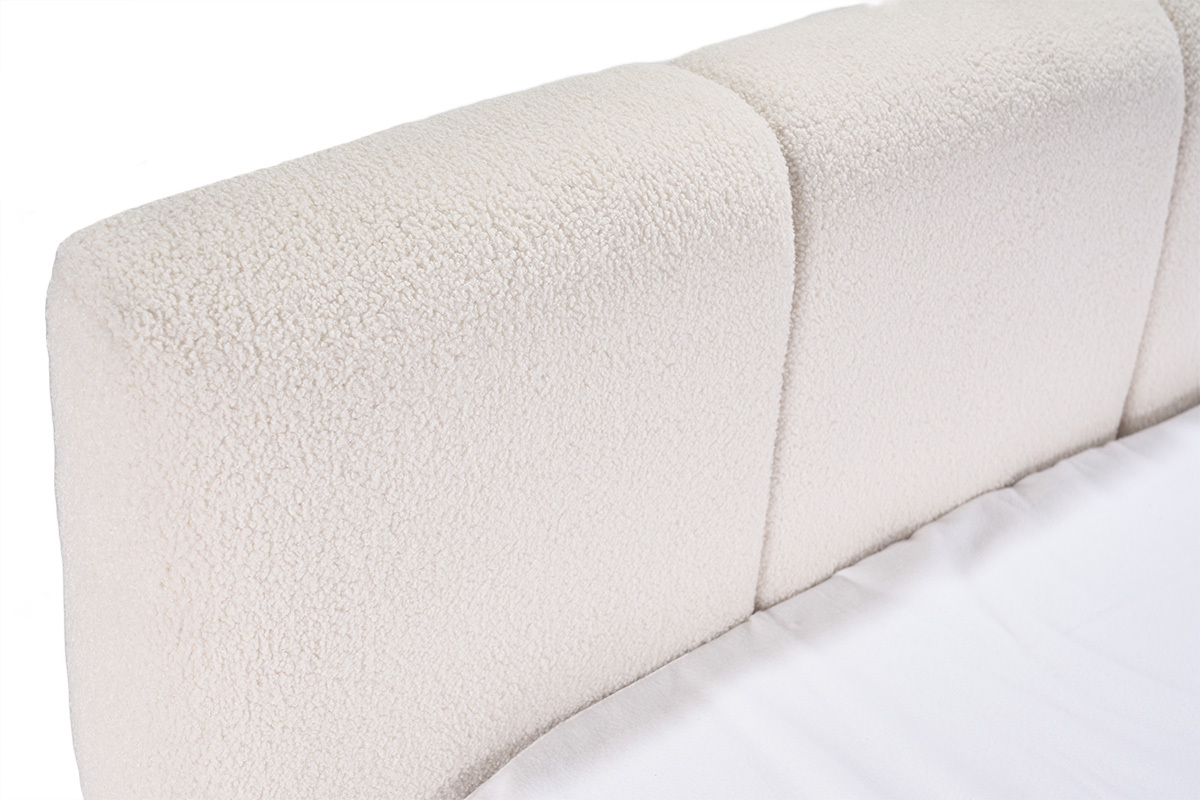 Cabecero de cama de almacenamiento en tejido de lana rizada, vista cercana.