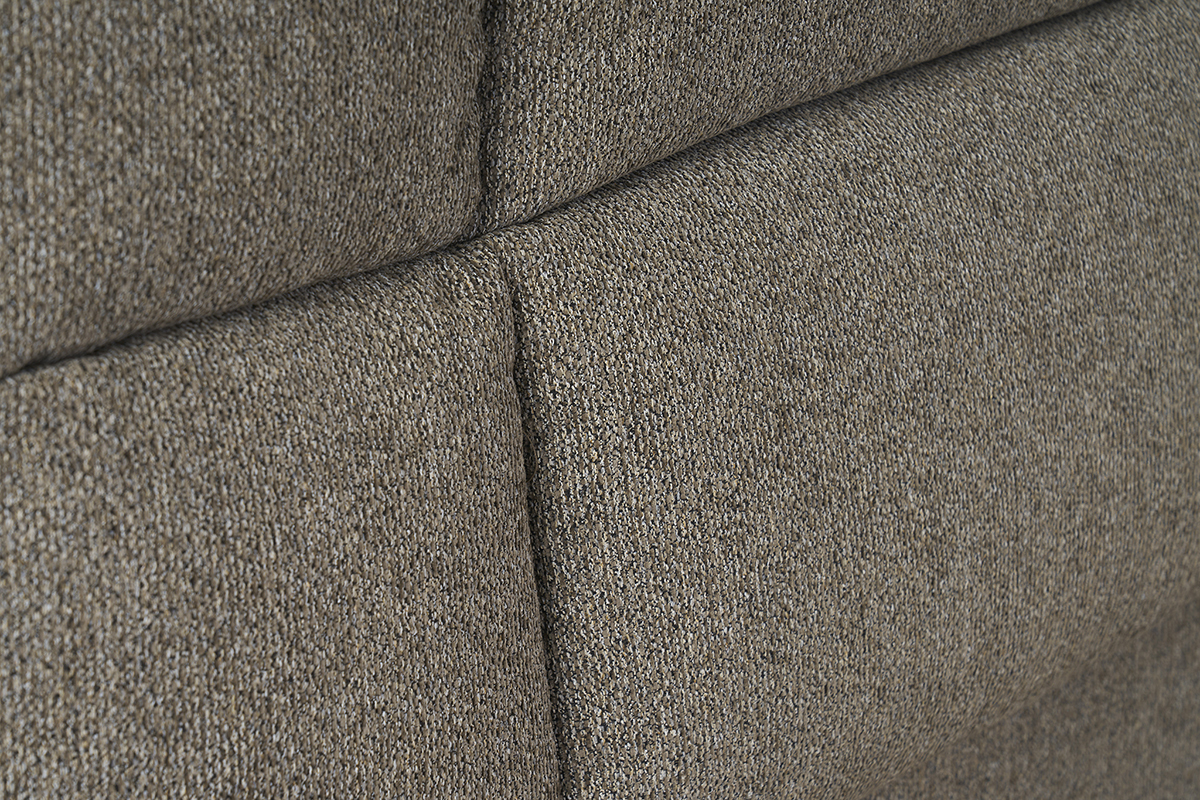 Primer plano de la tela texturizada color topo de la cama con almacenamiento HONO, vista detallada.