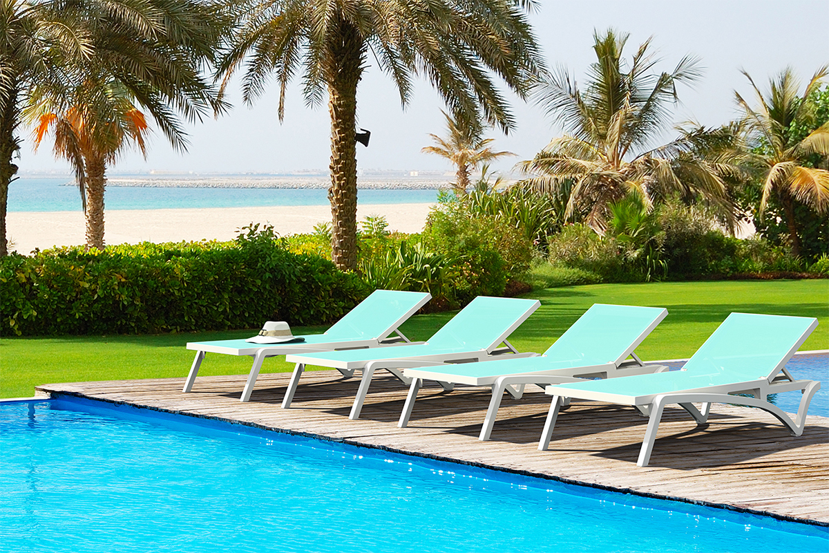 Chaise longue turquesa y blanco CORAIL