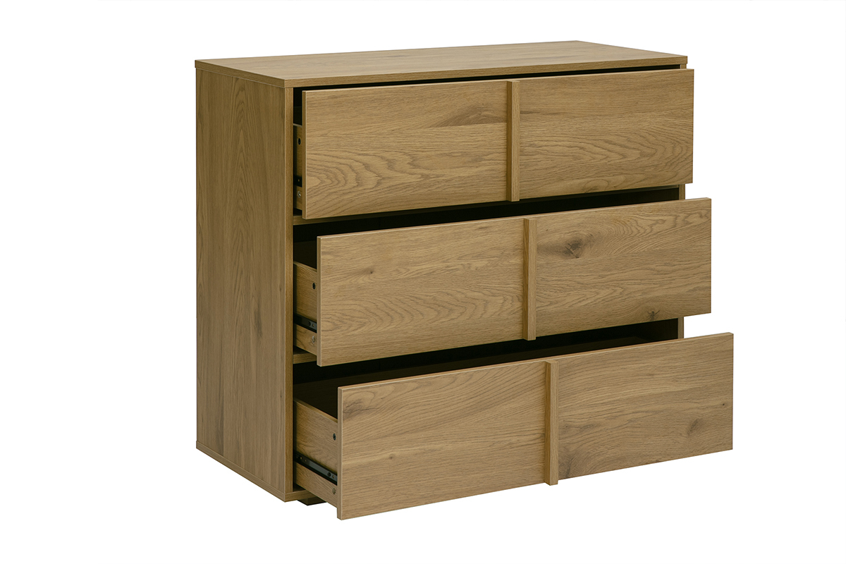 C�moda de madera clara roble, 3 cajones, vista en 3/4, sin tiradores visibles.