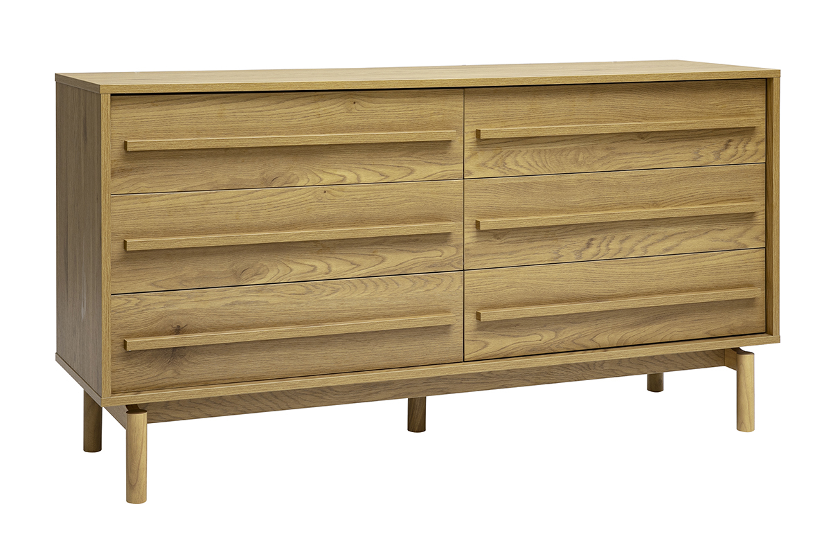C�moda de madera de roble claro con seis cajones, vista de 3/4