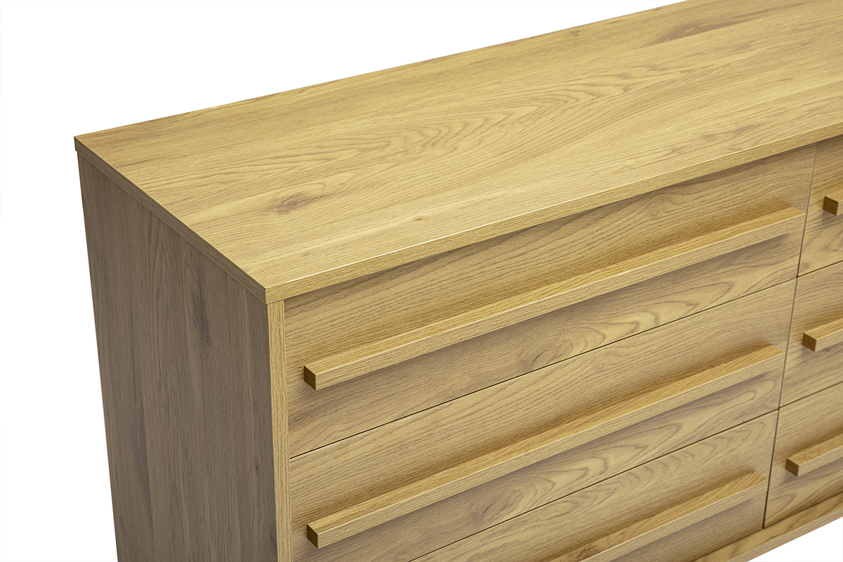 C�moda YSEULT en madera de roble claro, vista desde arriba, con seis cajones y acabado moderno.