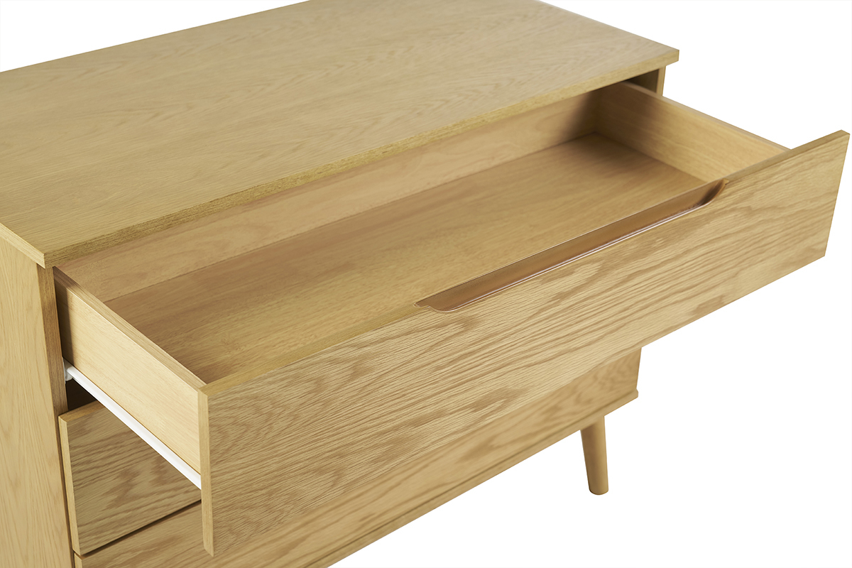Cmoda escandinava de 3 cajones de madera clara, cajn superior abierto, vista en perspectiva.