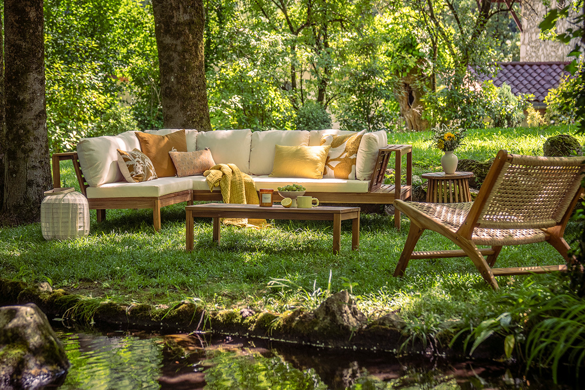 Conjunto de jardn esquinero de acacia maciza con cojines beige BELIZE