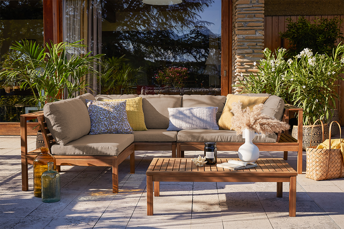 Conjunto de jardn esquinero de madera maciza con cojines de color topo desenfundables BELIZE