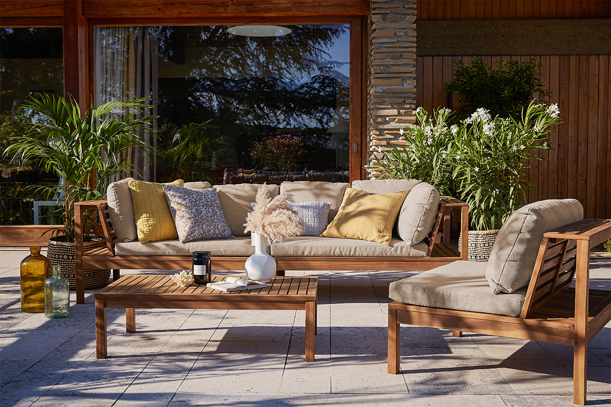 Conjunto de jardn esquinero de madera maciza con cojines de color topo desenfundables BELIZE