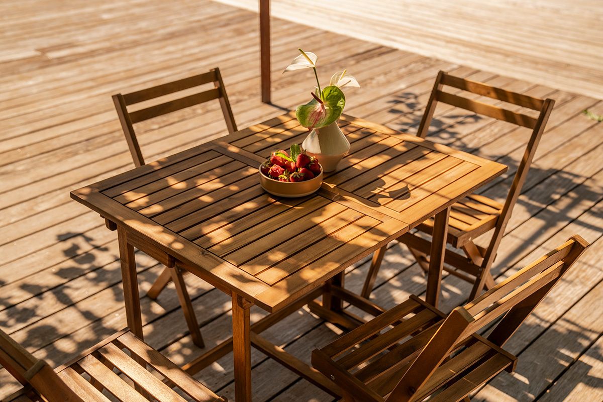 Conjunto de mesa extensible con almacenaje y 4 sillas plegables de madera maciza CARMEN