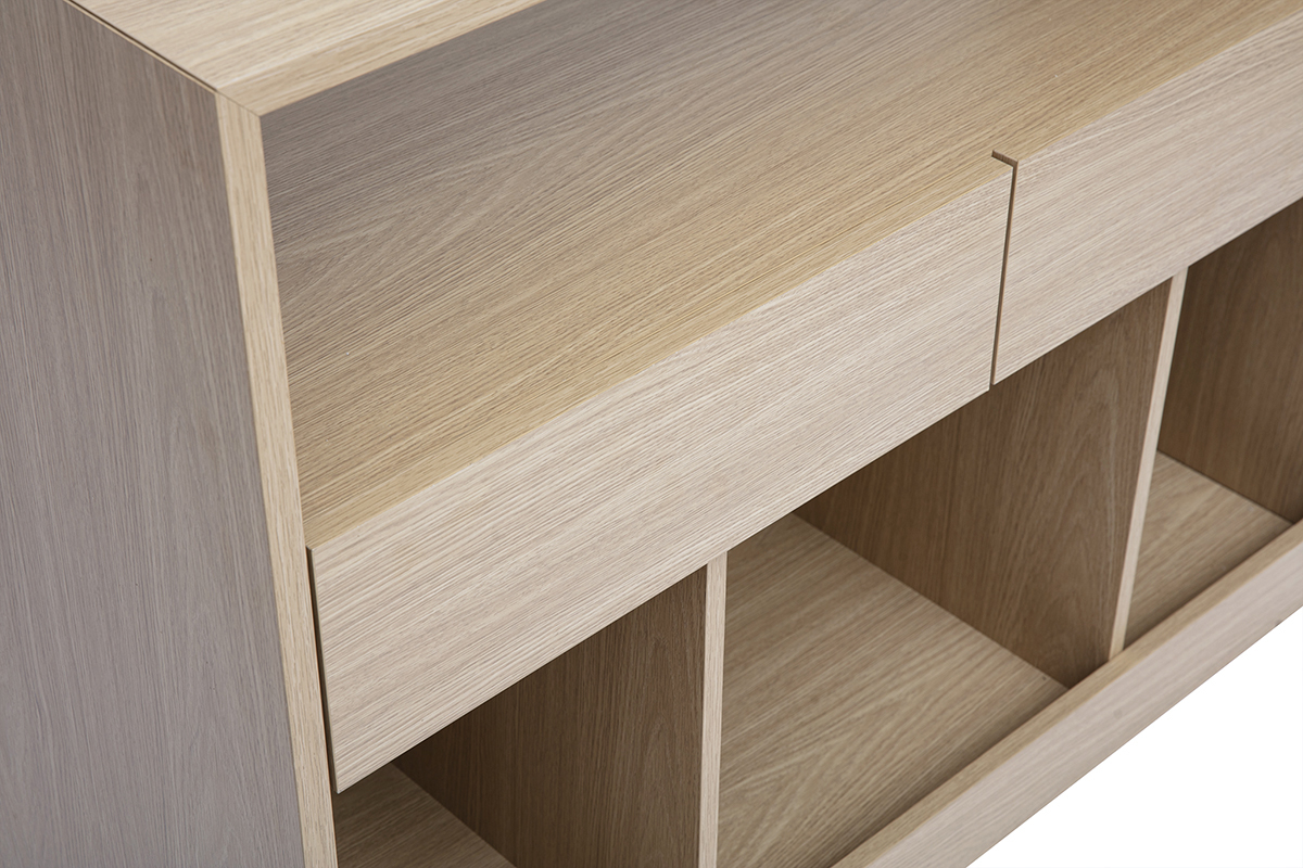Vista ampliada de la consola RUBINA en madera clara con nichos y cajones.