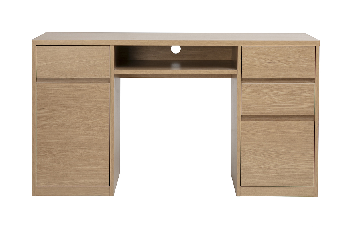 Escritorio de madera clara de roble con tres cajones y una puerta, vista frontal.