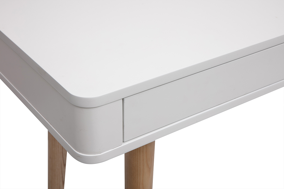 Esquina de escritorio blanca con caj�n y patas de madera clara, vista ampliada.