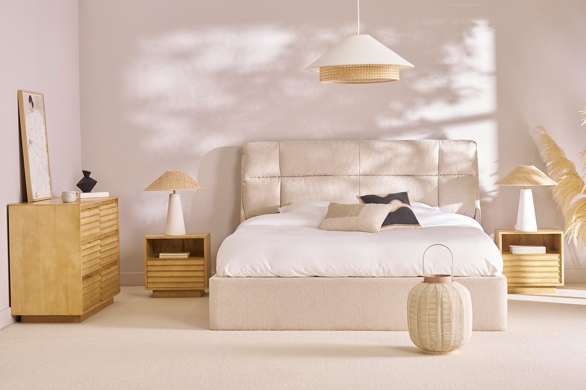 Lmpara de mesa blanca de cermica con pantalla de mimbre H47 cm JUNI