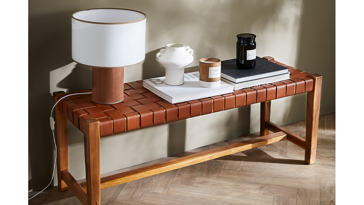 Lmpara de mesa con pantalla de algodn color arena y base con hoja de caoba 36cm SOLAR