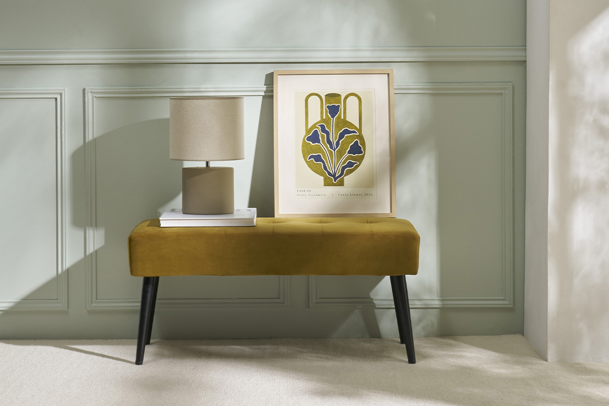 Lmpara de mesa de cermica color topo mate con pantalla de lino natural TIGA