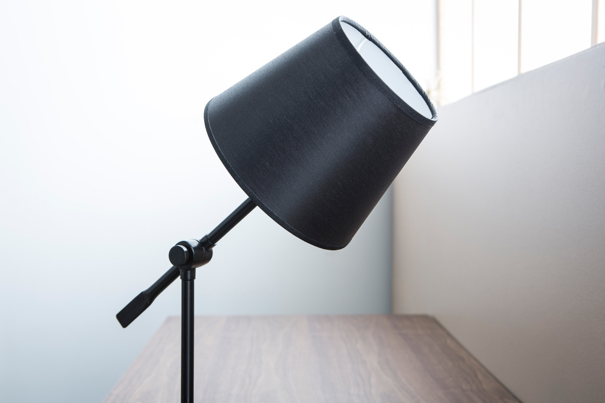 Lmpara de mesa diseo articulada acero negra LUCIO