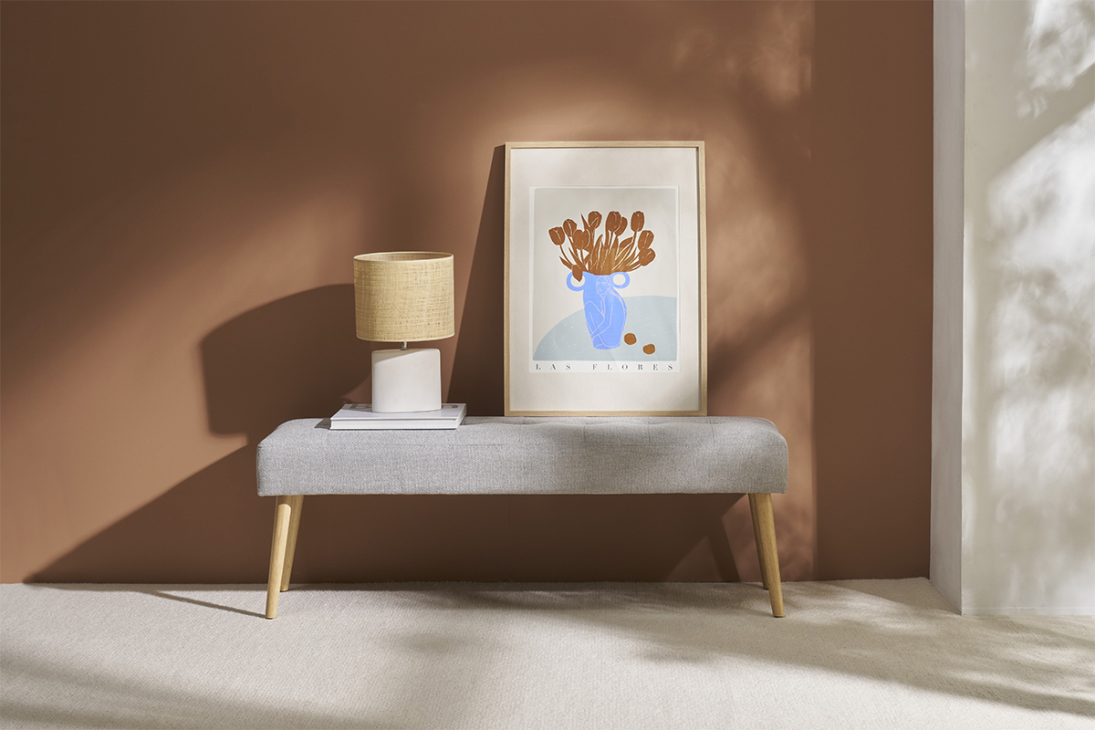 Lmpara de mesa tnica de cermica blanca mate con pantalla de rafia TIGA
