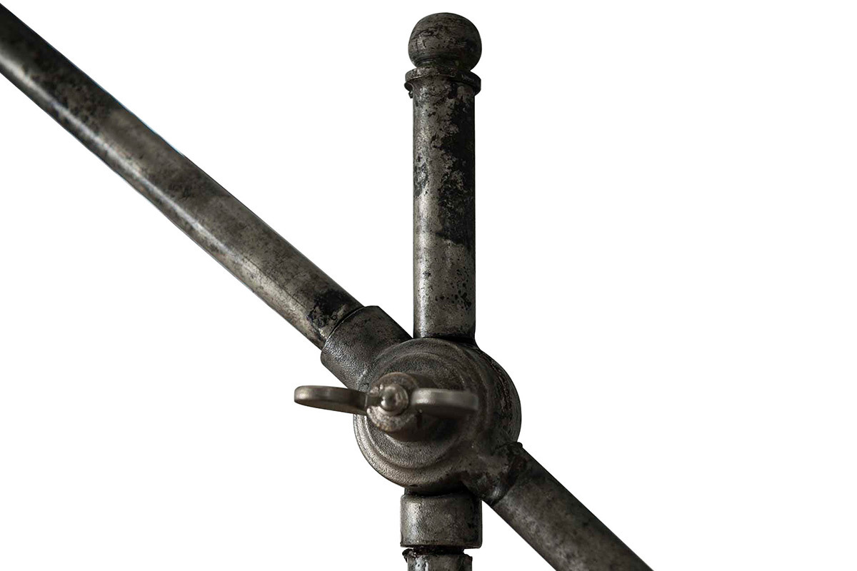Lmpara de mesa industrial en metal envejecido SHELTER