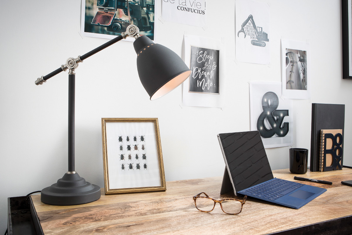 L�mpara de mesa moderna metal negro PROJECT