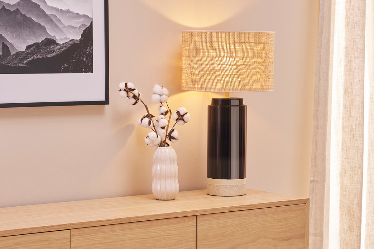 Lmpara de mesa negra de cermica y pantalla de rabane H64 cm MAJES