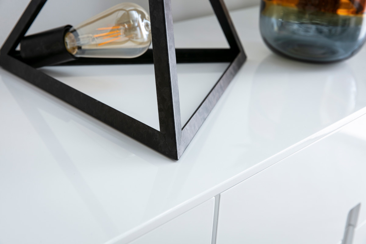 Lmpara de mesa pirmide metal envejecido LOUVRE