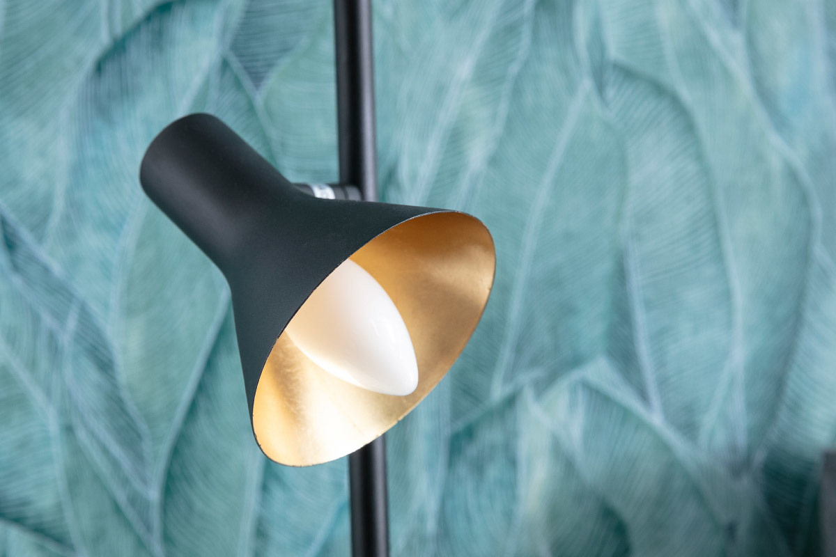 Lmpara de pie en metal negro mate e interior dorado DUO