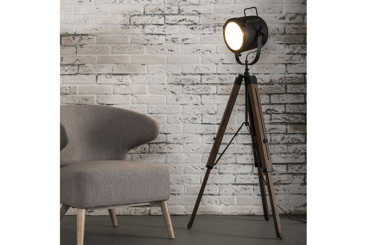 Lmpara de pie industrial trpode madera y metal negro STUDIO