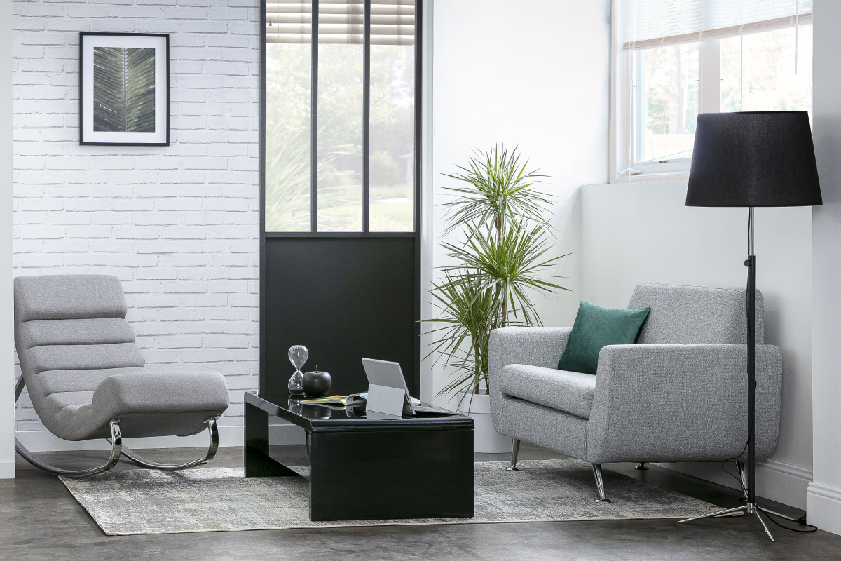 L�mpara de pie moderna en metal negro y cromado altura ajustable MONI