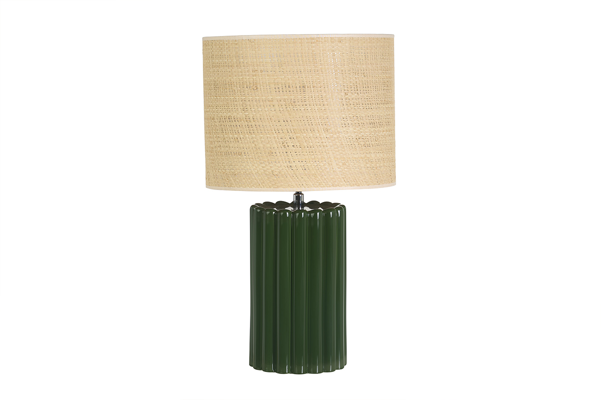 L�mpara de mesa en cer�mica esmaltada verde oscuro con pantalla de rafia, H50 cm, vista frontal.